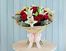 Букет цветов из:  Лилии и Розы в Катайске