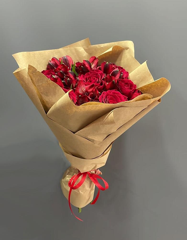 Букет цветов из: Альстромерии и Розы в Катайске