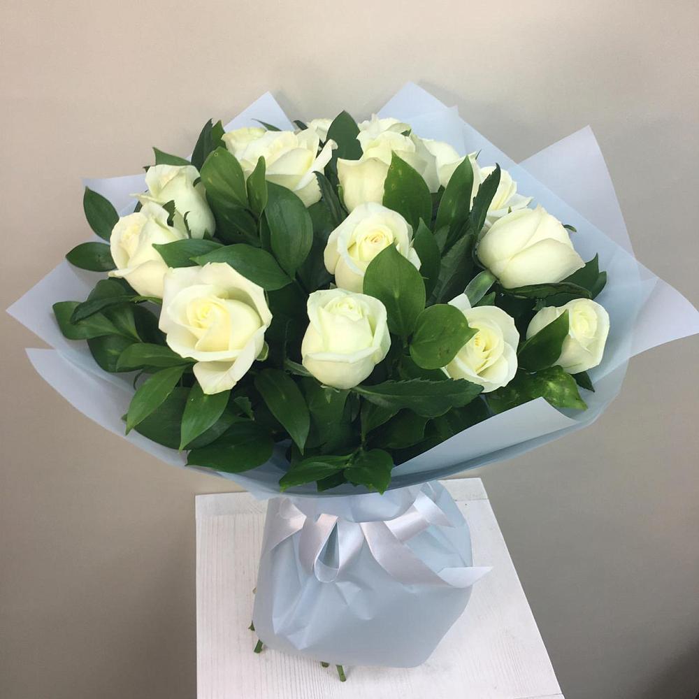 Букет 15 Белых роз Проуд в Катайске