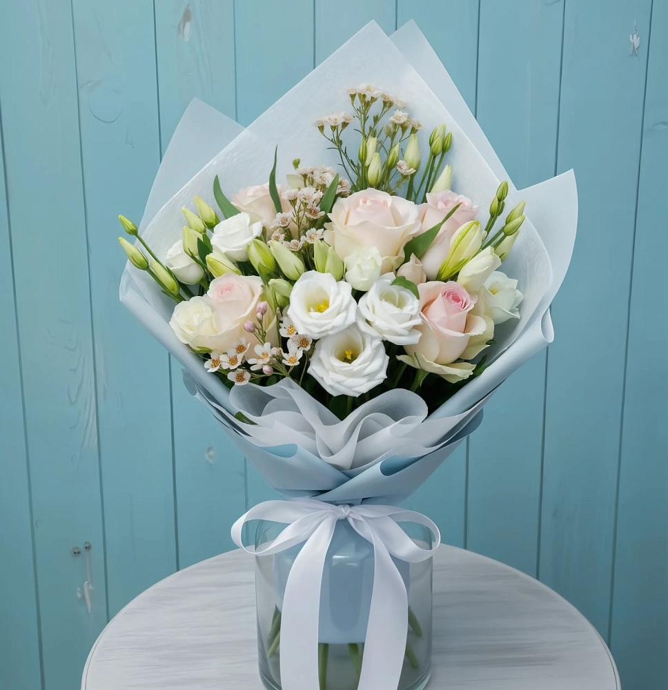 Букет цветов из: Розы и Лизиантусы в Катайске