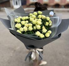 Букет Белые кустовые розы Солинеро в Катайске