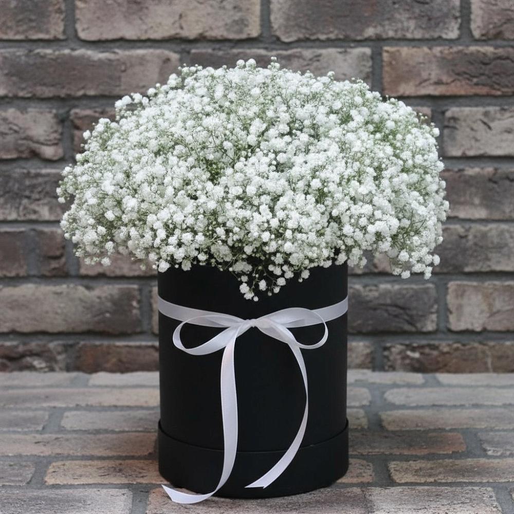 Цветочная композиция из Гипсофила в шляпной коробке в Катайске