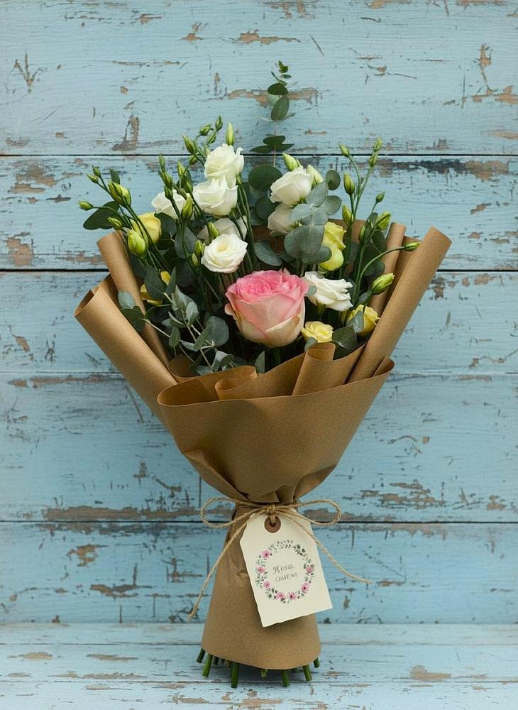 Букет цветов из: Розы и Лизиантусы в Катайске