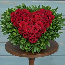 Цветочная композиция из Розы в виде сердца в Катайске