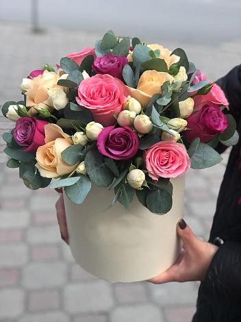 Цветочная композиция из Розы в шляпной коробке в Катайске
