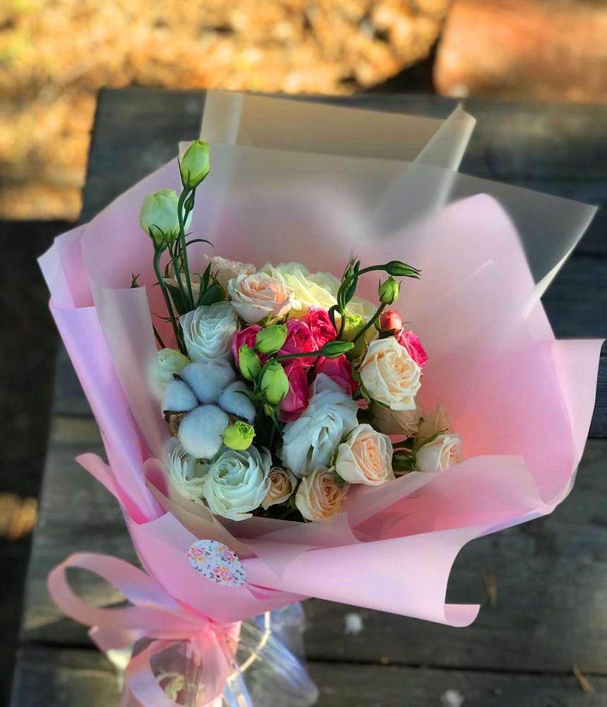 Букет цветов из: Розы и Лизиантусы в Катайске