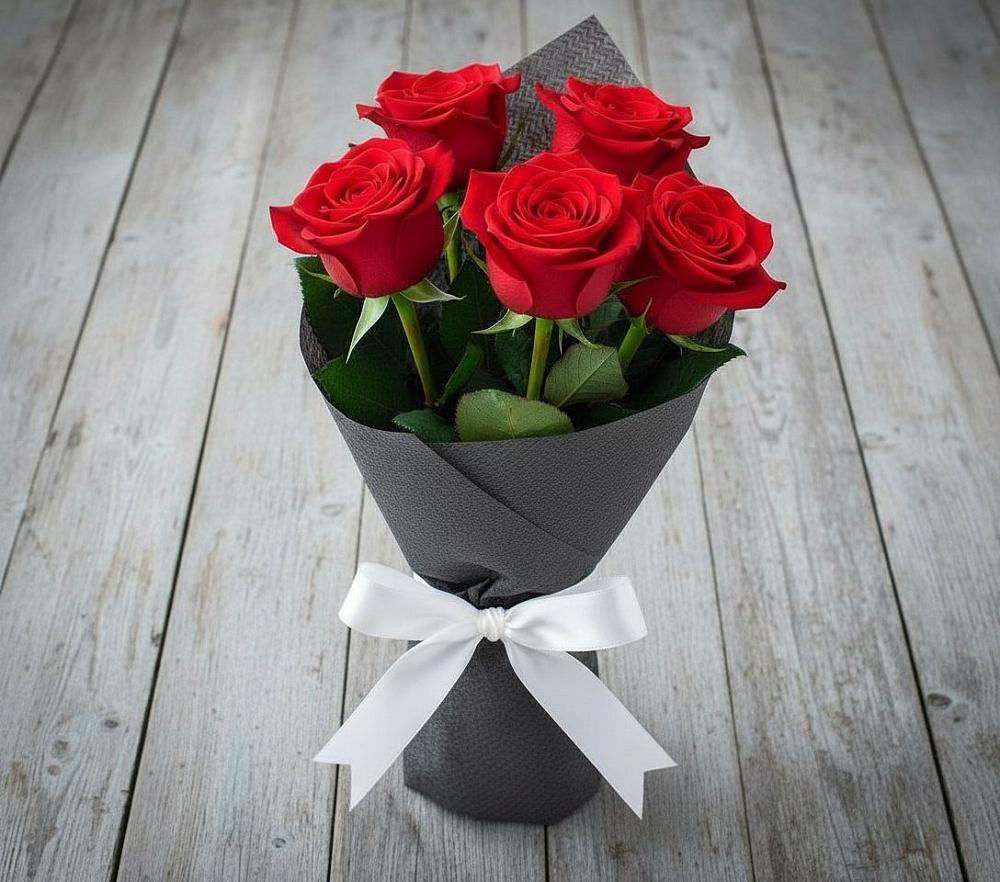Букет 5 Красных роз Эдлесс Лав в Катайске