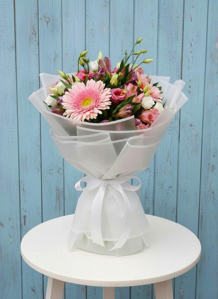 Букет цветов из: Герберы, Альстромерии и Лизиантусы в Катайске