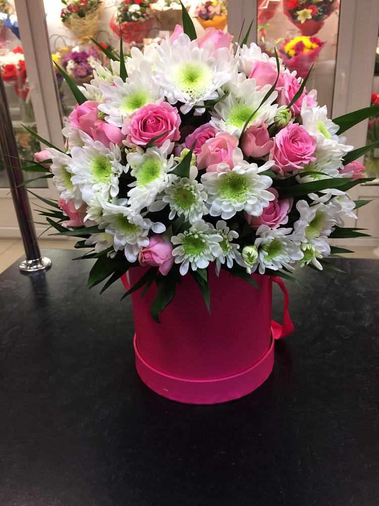 Цветочная композиция из Розы и Хризантемы в шляпной коробке в Катайске