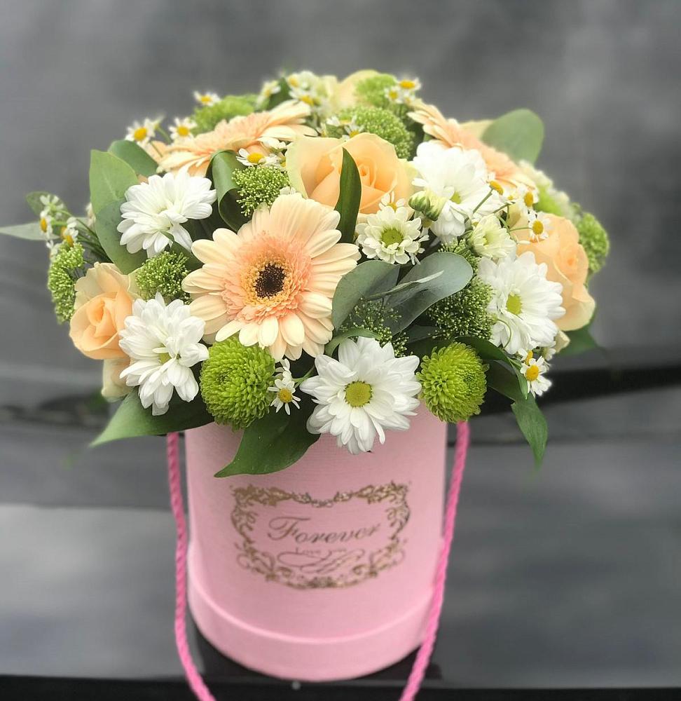 Цветочная композиция из Розы, Герберы и Хризантемы в шляпной коробке в Катайске