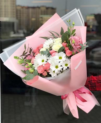 Букет цветов из: Розы, Лизиантусы и Хризантемы в Катайске