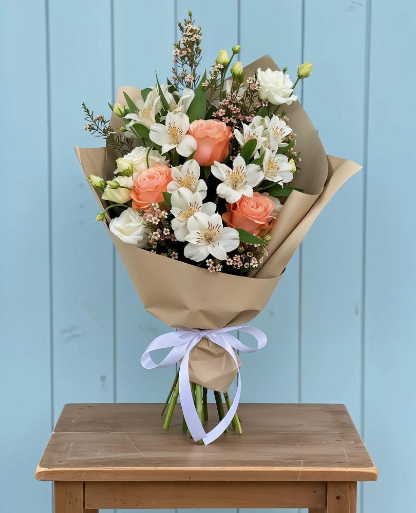 Букет цветов из: Альстромерии, Лизиантусы, Розы и Хризантемы в Катайске